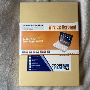 BRAND NEW!! keyboard that turns you IPad into a PC